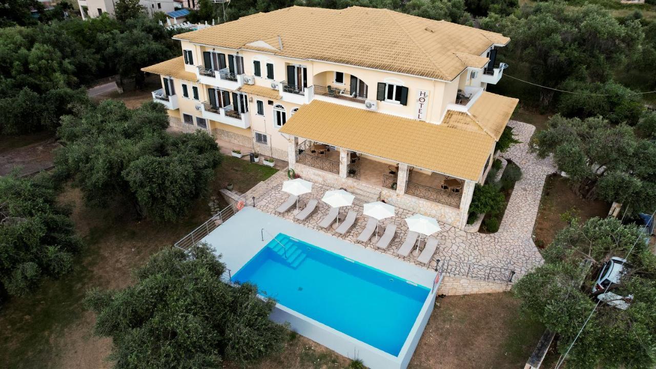 Chrisovalanto Hotel Sívota 외부 사진